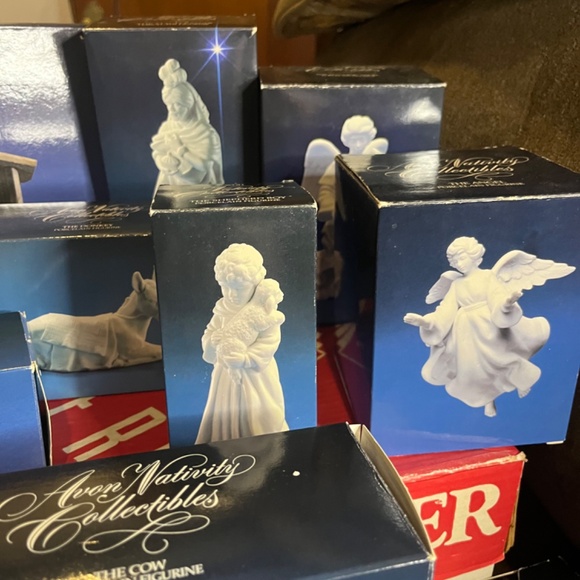 Vintage Avon Nativity Collectibles Porcelain Figurine Set 1980's - Picture 3 of 15
